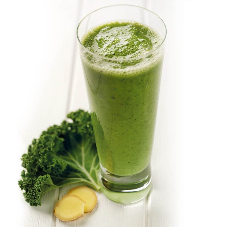Green Detox Juice with Kale and Apple