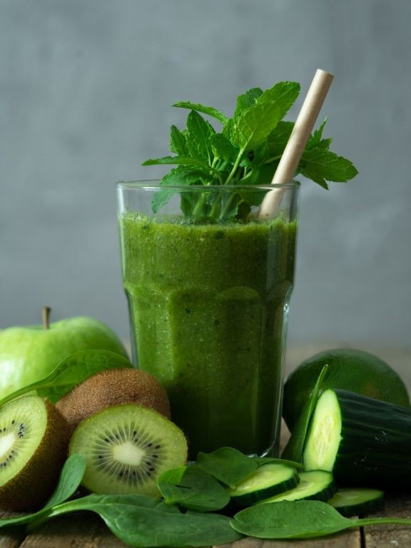 Kiwi and Spinach Digestive Aid Juice