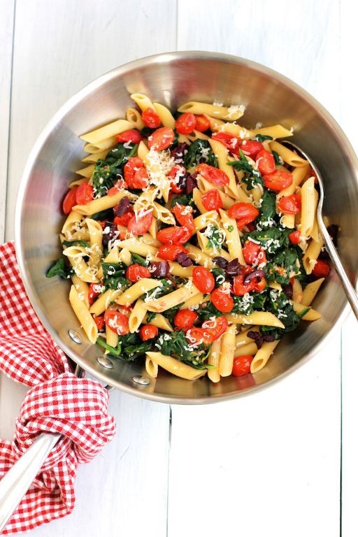 Quinoa Pasta with Spinach and Cherry Tomatoes