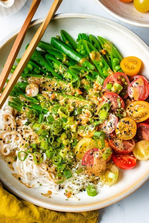 Shirataki Noodles with Tofu and Peanut Sauce