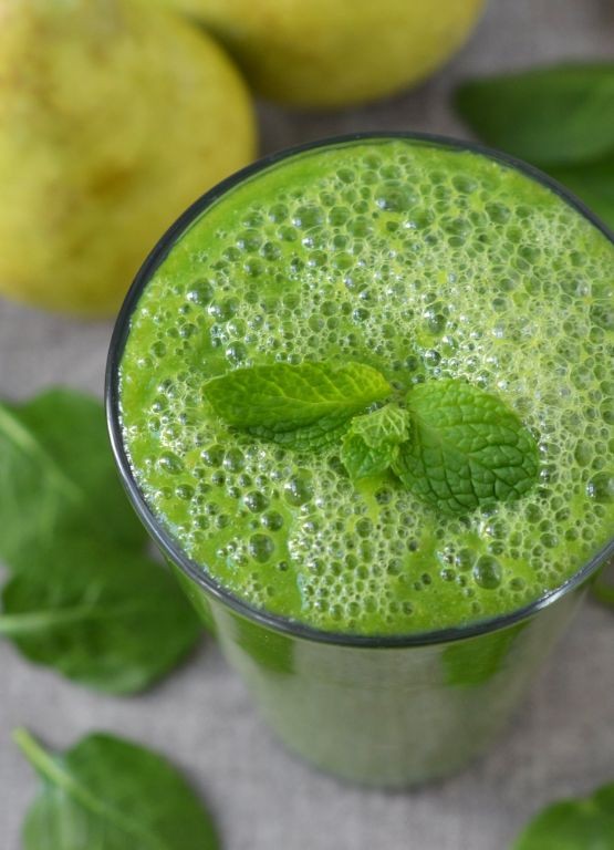 Spinach and Pear Green Goddess Juice