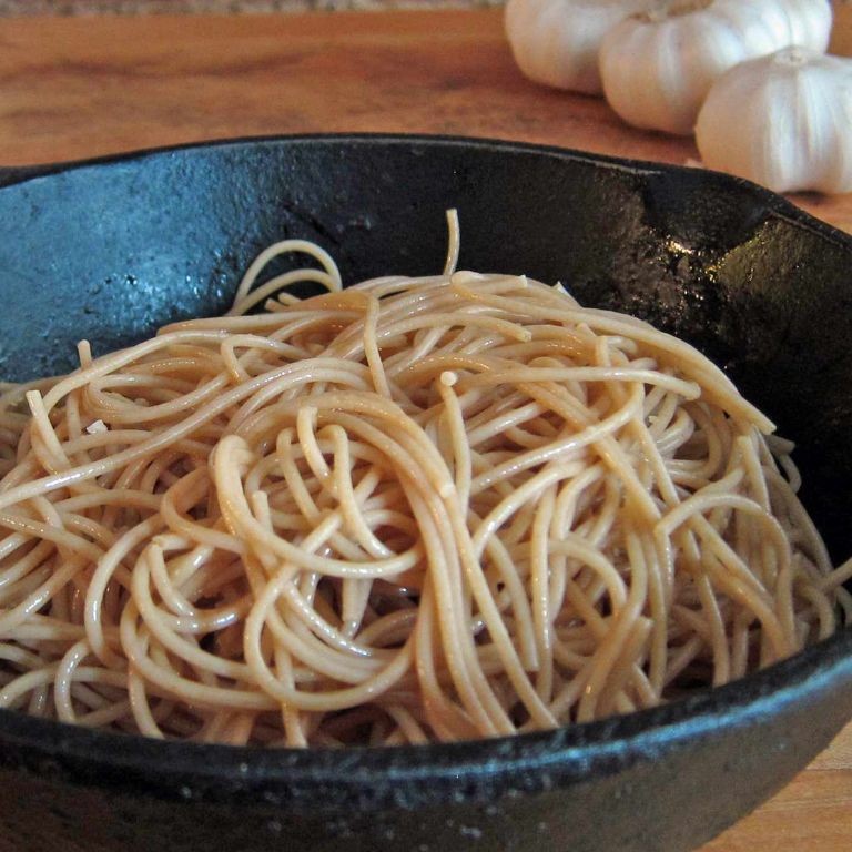 Whole Wheat Spaghetti with Garlic and Olive Oil