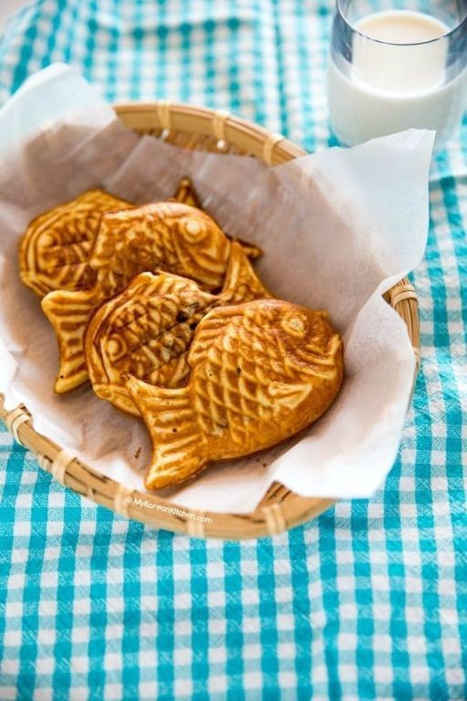 Bungeoppang (Fish-Shaped Pastry with Red Bean)
