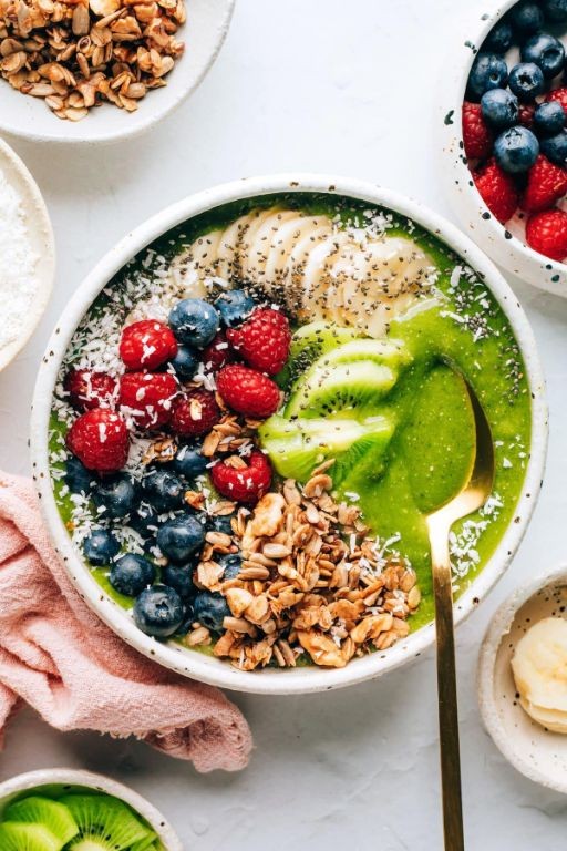 Carrot and Spinach Smoothie Bowl