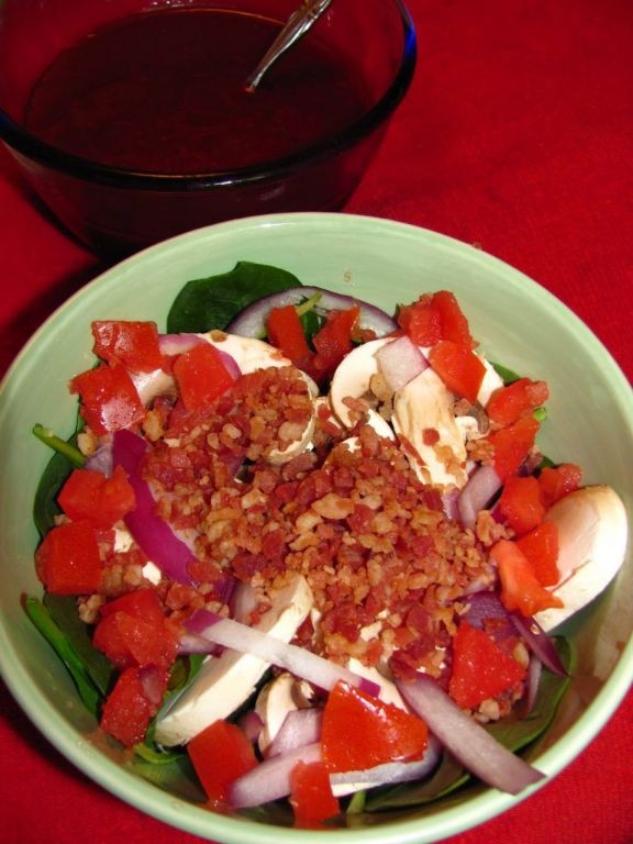 Copycat Melting Pot Spinach Mushroom Salad