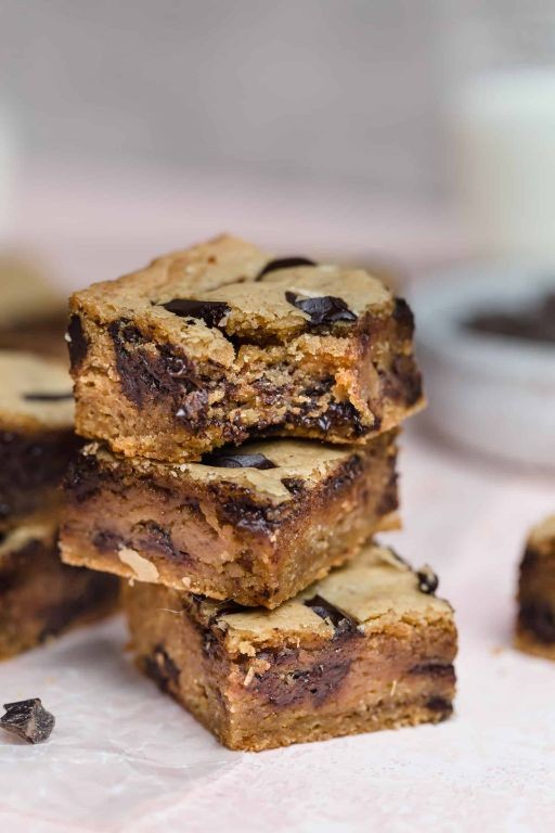 Dark Chocolate Chunk Blonde Brownies
