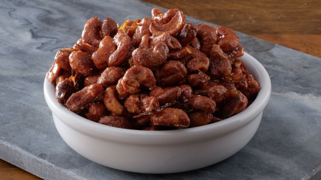 Honey Sriracha Roasted Cashews