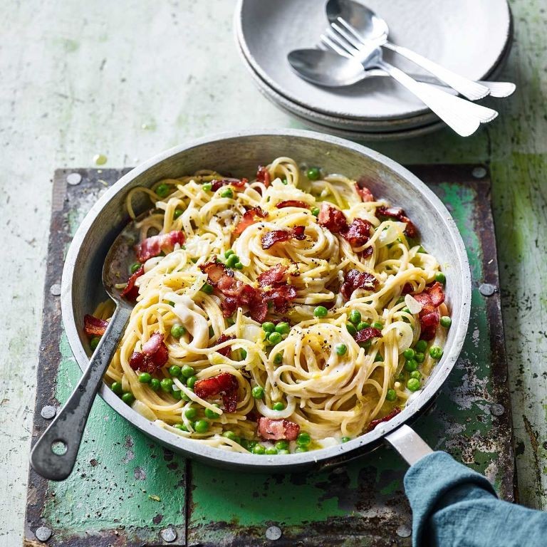 One-Pot Carbonara with Bacon and Peas