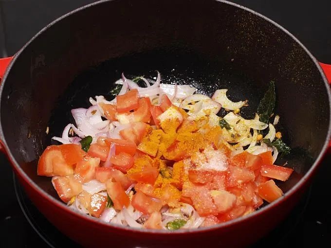 Onion Tomato Poori Masala